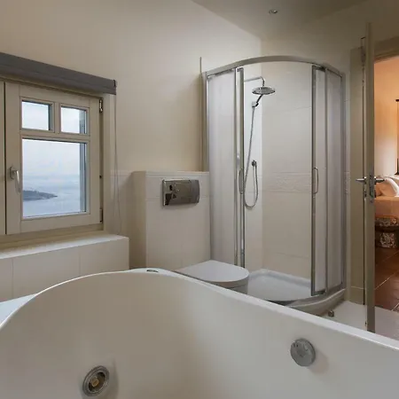 Itis Luxury With Balcony, Panoramic View & Jacuzzi Villa *